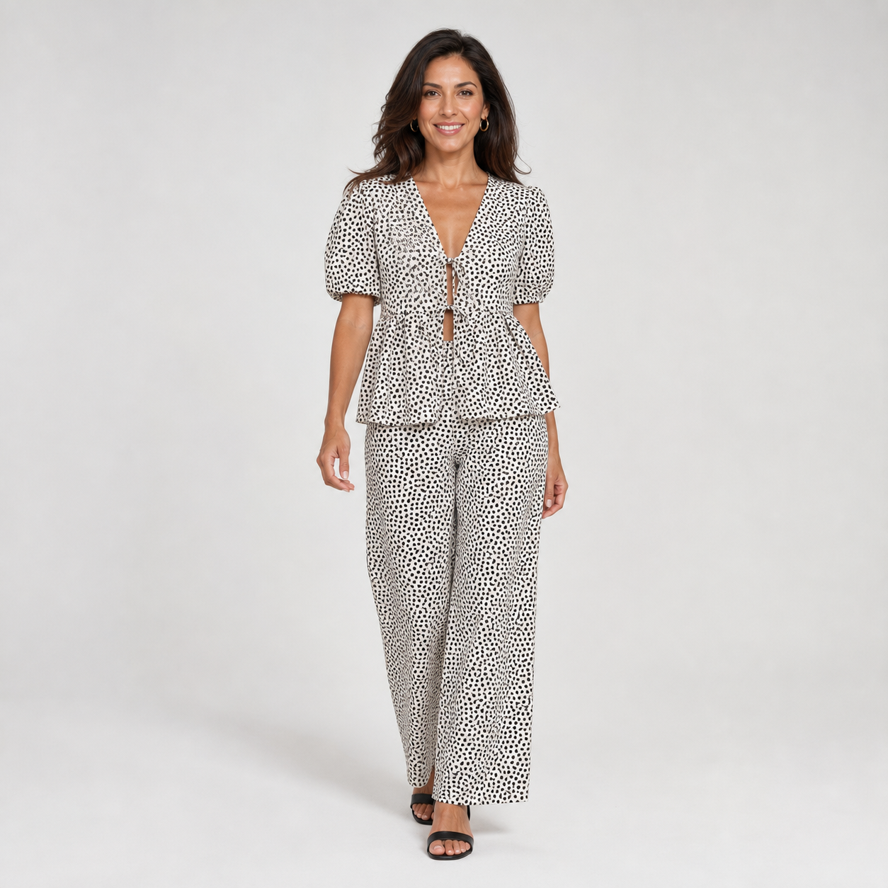 LEONORA conjunto leopardo — vista frontal