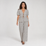 LEONORA conjunto leopardo — vista frontal