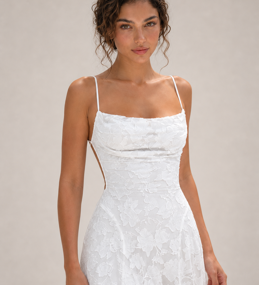 FRANCISA vestido branco em renda — detalhe do corpete