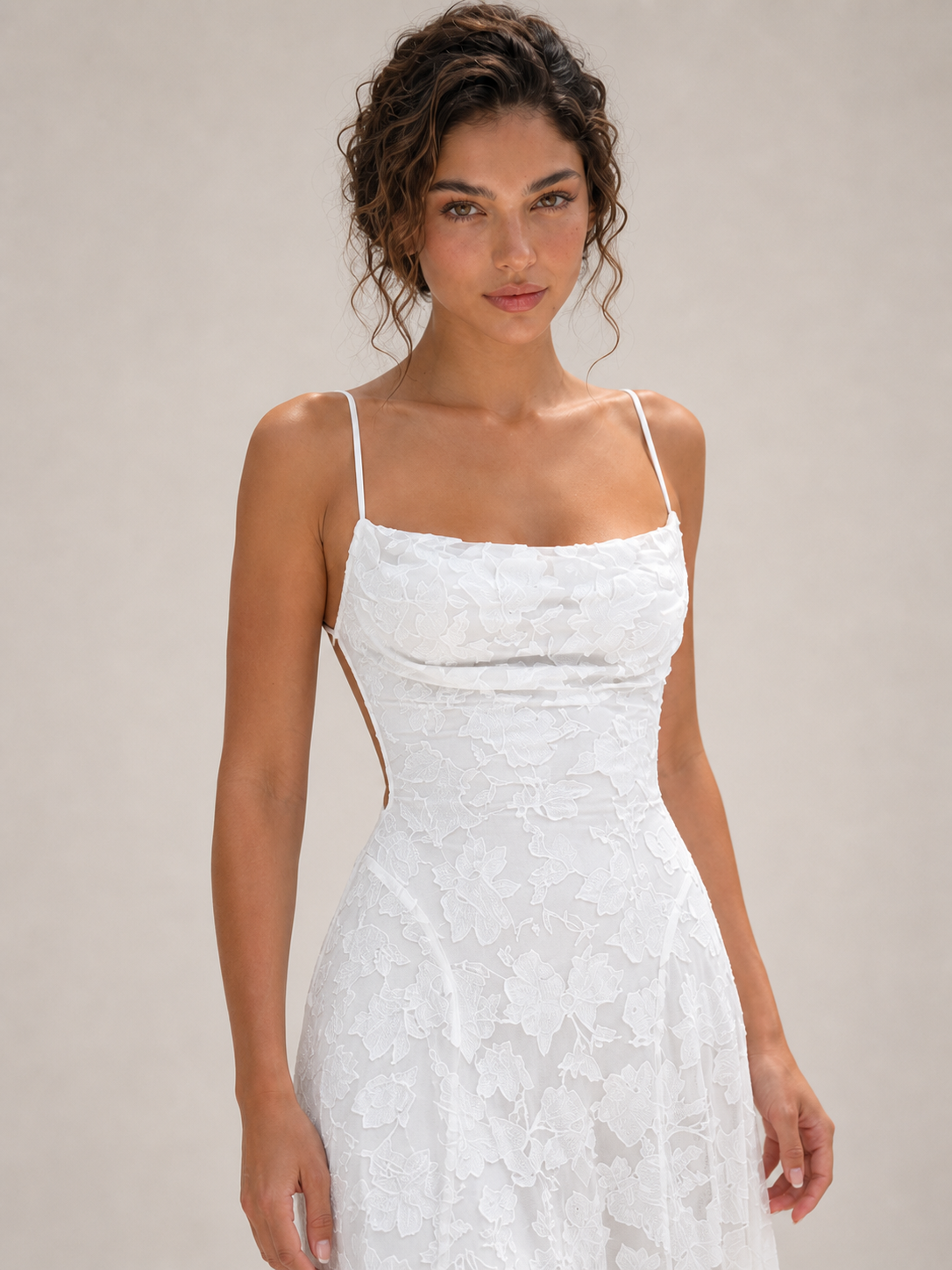 FRANCISA vestido branco em renda — detalhe do corpete