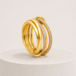 Anel SPELIA dourado com aros entrelaçados e pedras, vista levantada