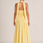JULIA vestido amarelo — modelo de costas
