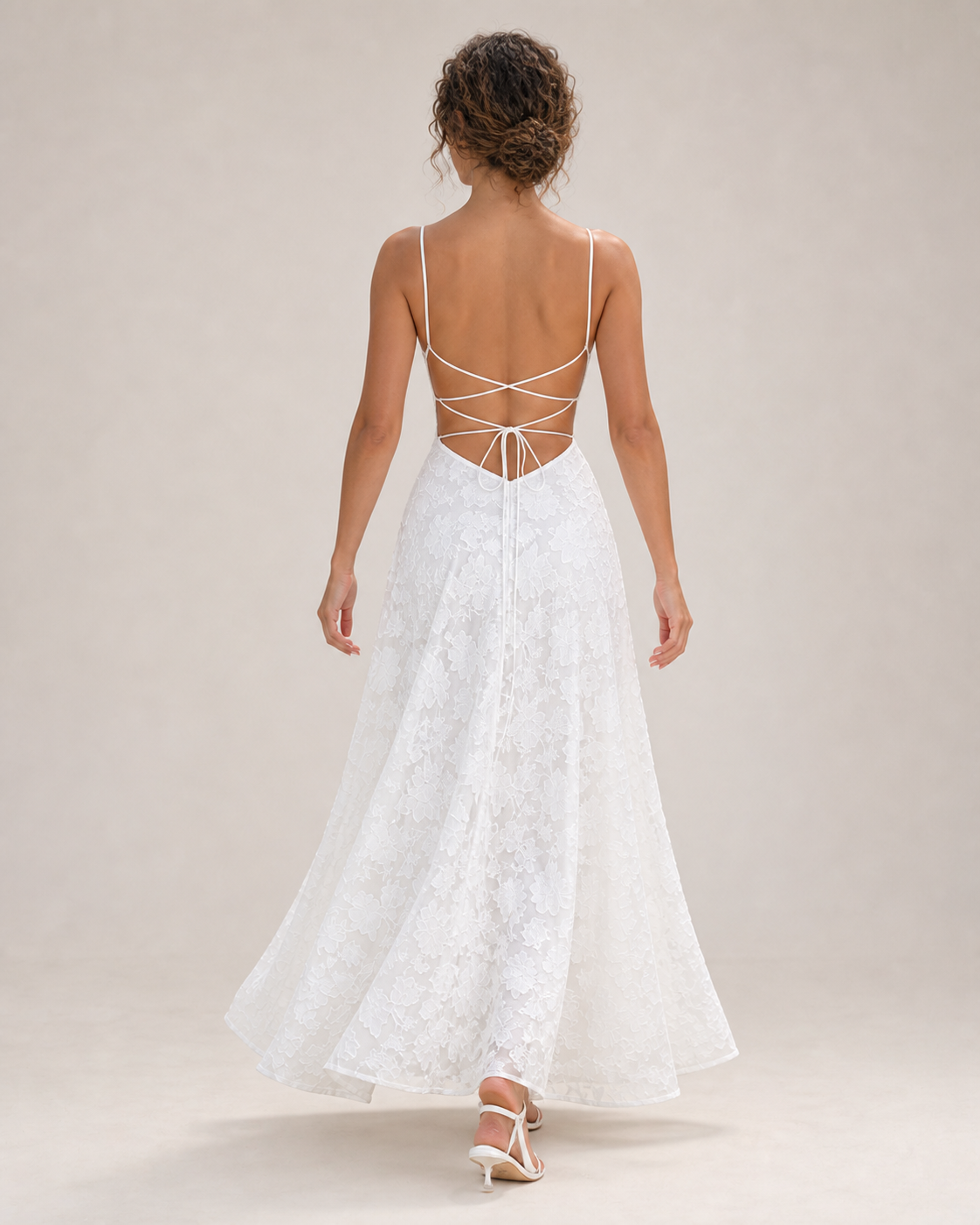 FRANCISA vestido branco em renda — costas na modelo