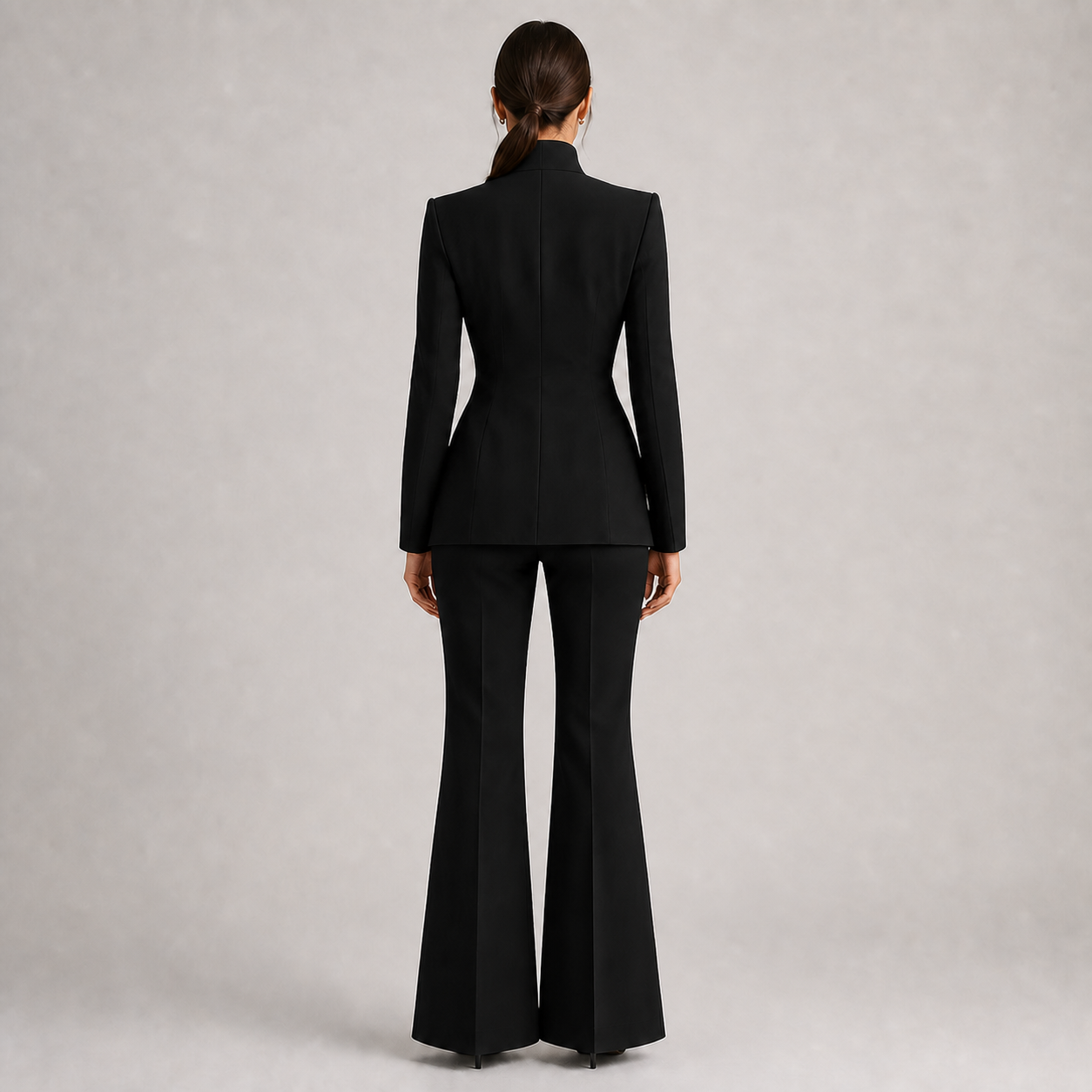 INNA fato feminino preto — vista traseira de corpo inteiro
