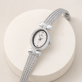 MASO prateado — detalhe da caixa oval e bracelete em malha