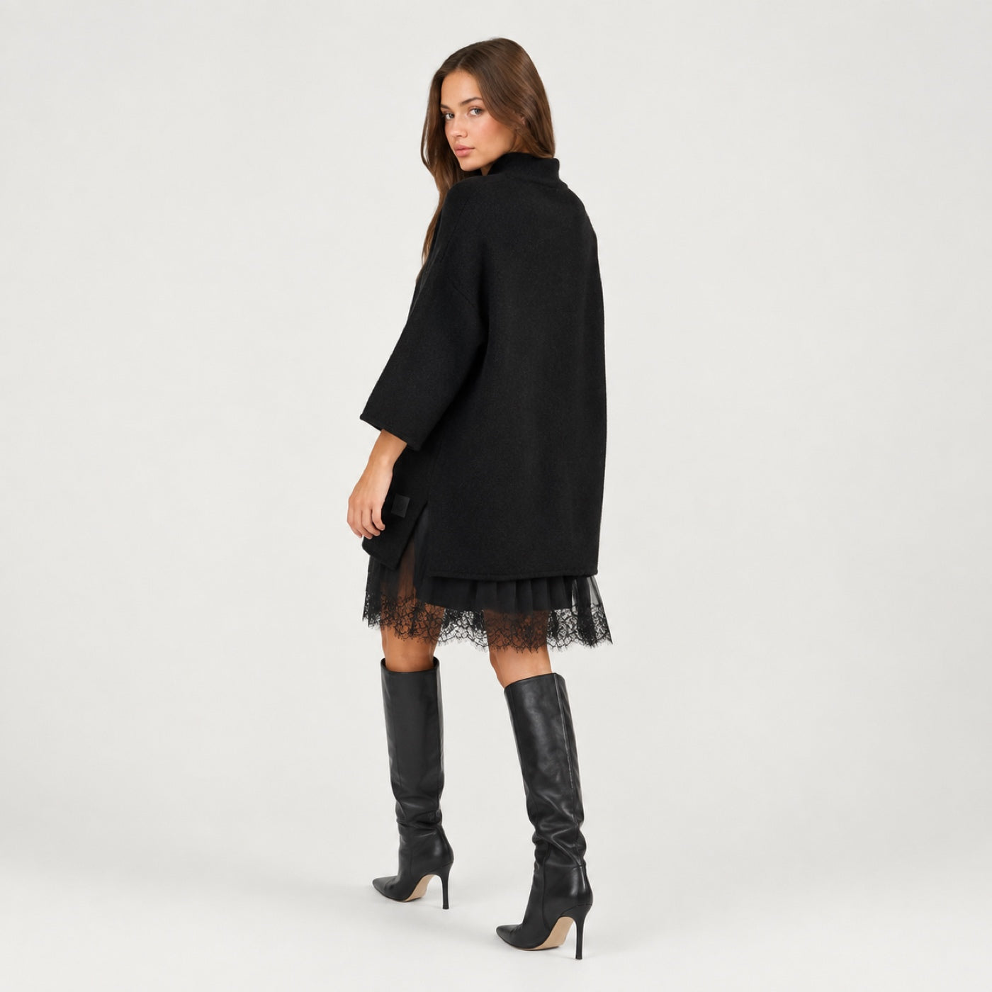 YOLANDE conjunto preto — vista traseira