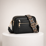 LIA bolsa Preta - vista frontal sobre bloco branco
