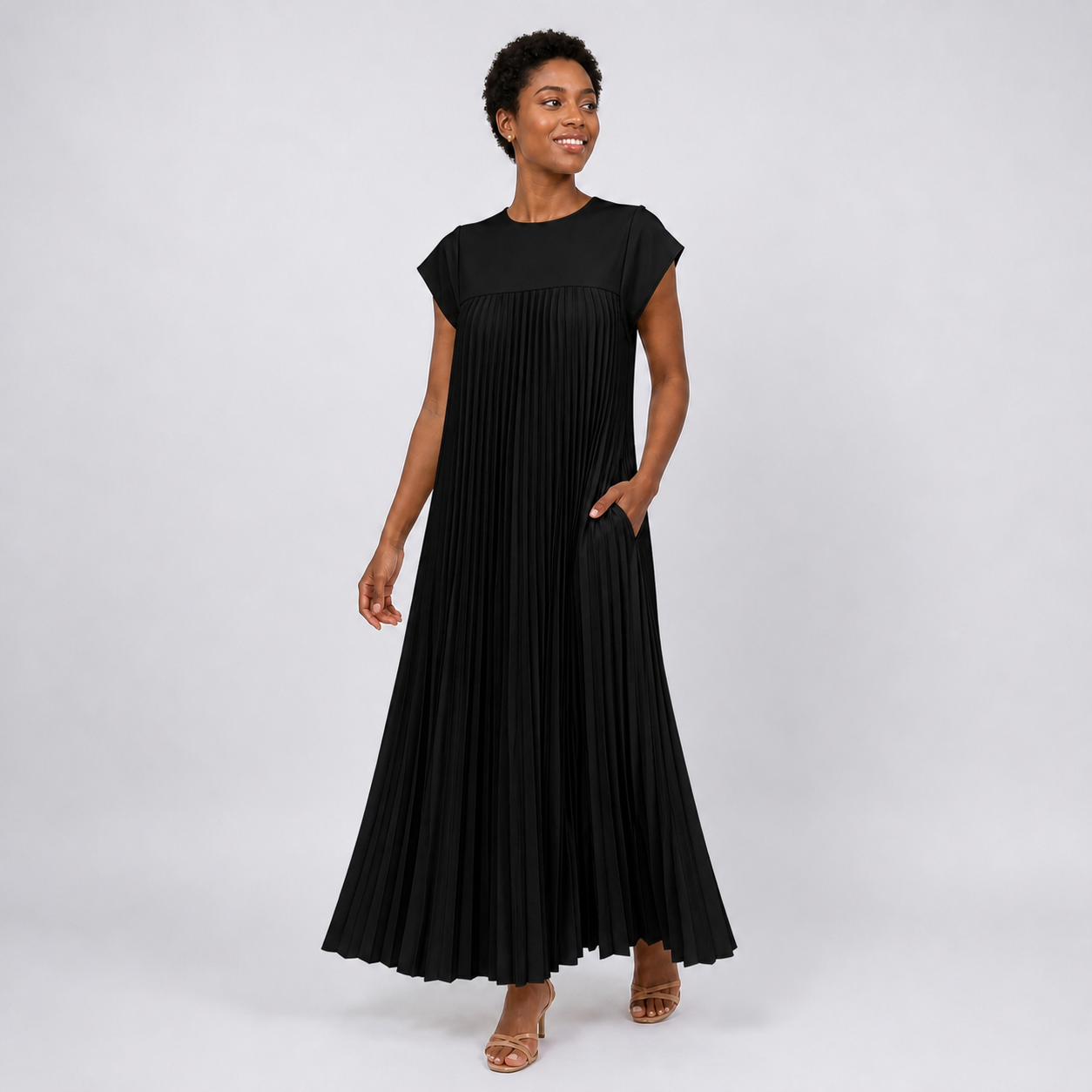 Vestido ANA preto, vista três quartos em movimento