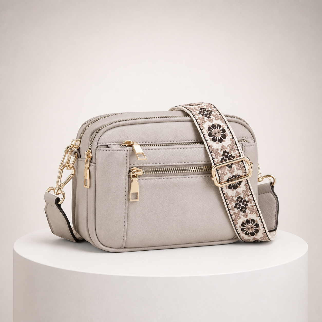LIA bolsa Cinzenta - vista frontal sobre bloco branco