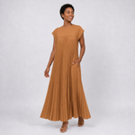 Vestido ANA camel, vista três quartos em movimento