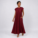 Vestido ANA vermelho bordeaux, vista três quartos em movimento