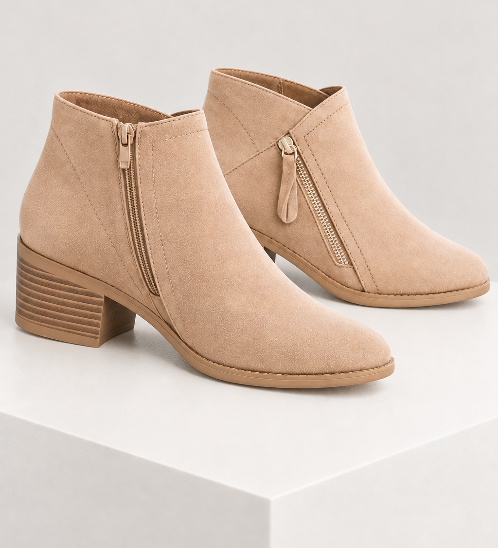 ADARA — botins bege, vista interior, bloco quadrado branco marfim