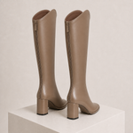 Botas ADELE mocha — vista traseira com fecho posterior