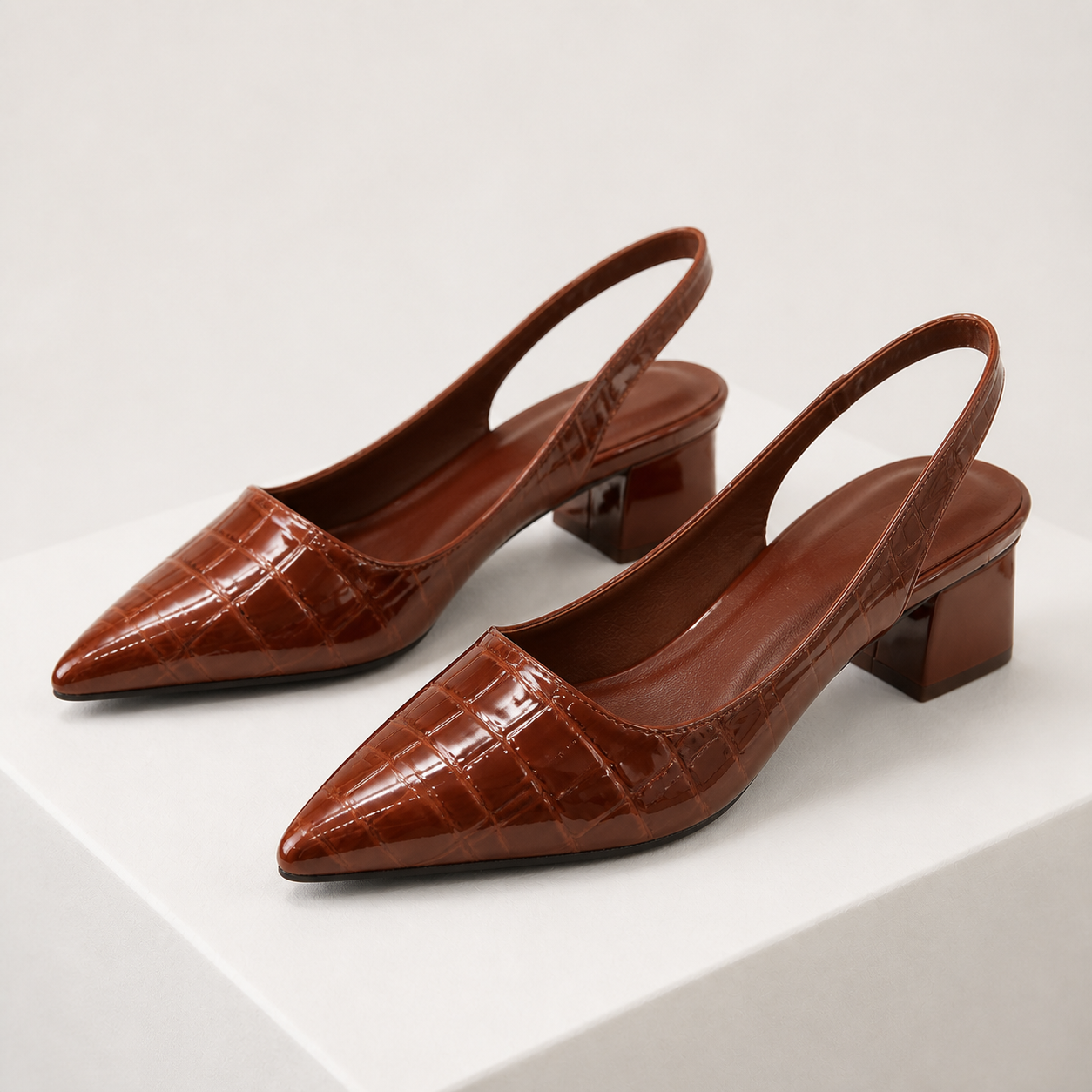 Sapatos ADELINA castanhos — vista principal