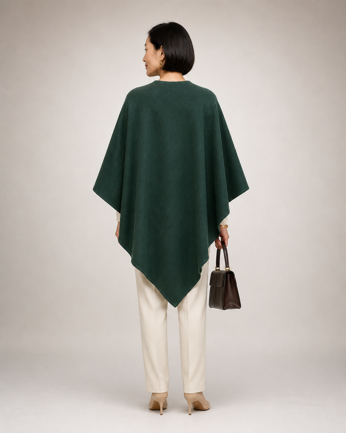 ALU Verde Sherwood — vista traseira na modelo