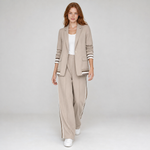 ANNA bege — conjunto completo com modelo, vista frontal