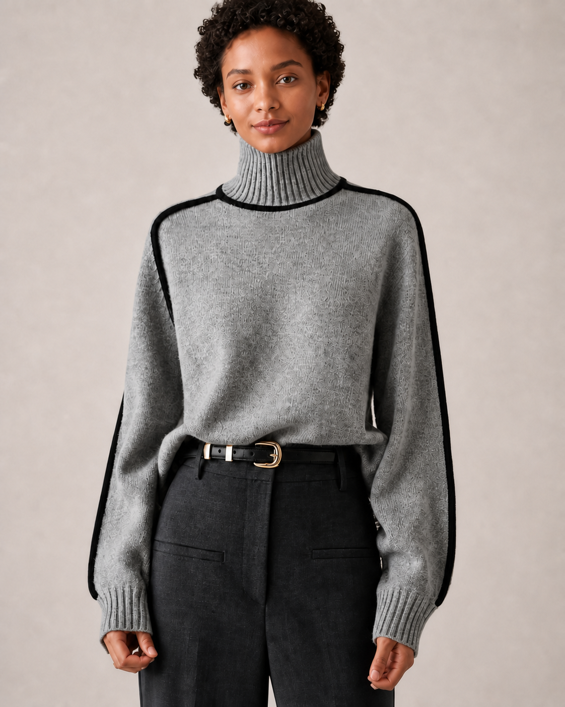 ARABELLE camisola cinza com gola alta — detalhe aproximado