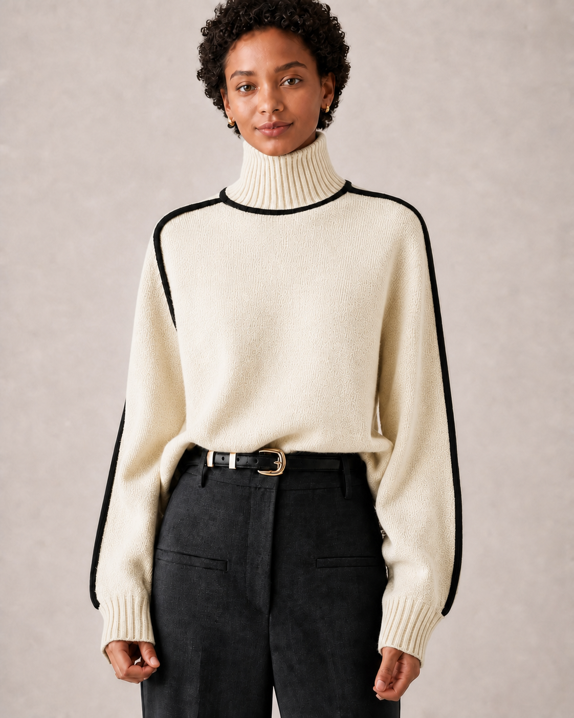 ARABELLE camisola damasco com gola alta — detalhe aproximado