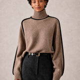 ARABELLE camisola castanha com gola alta — detalhe aproximado