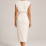 Vestido Leitoso — modelo de costas