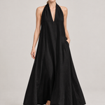 CLARA — preto, com modelo em estúdio