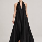 CLARA — preto, com modelo em estúdio