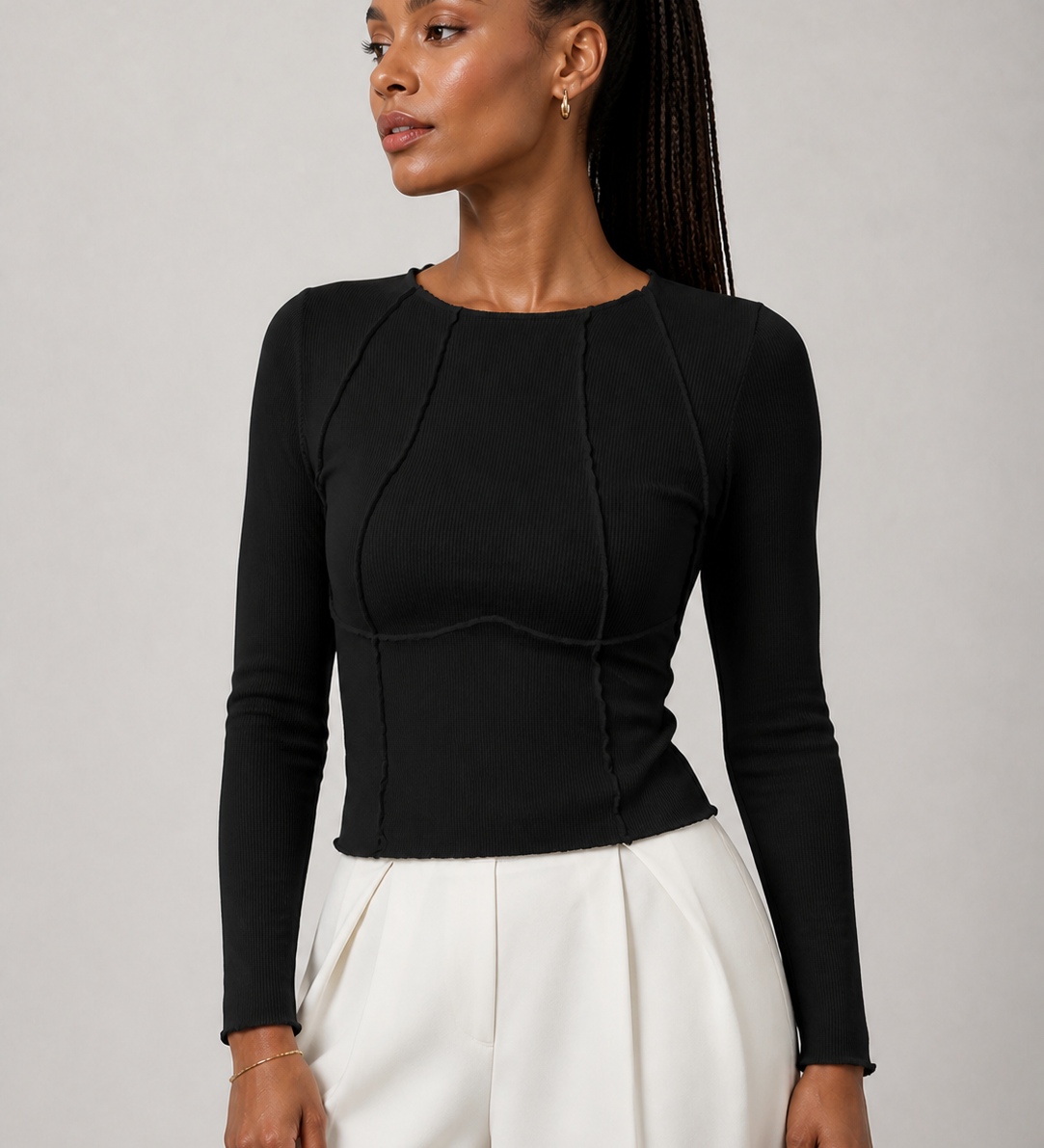 Top Claudia preto — detalhe aproximado