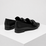 CLAUDIA loafers pretos com laço - vista traseira