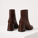 Botins DARA castanhos — vista traseira com fecho posterior