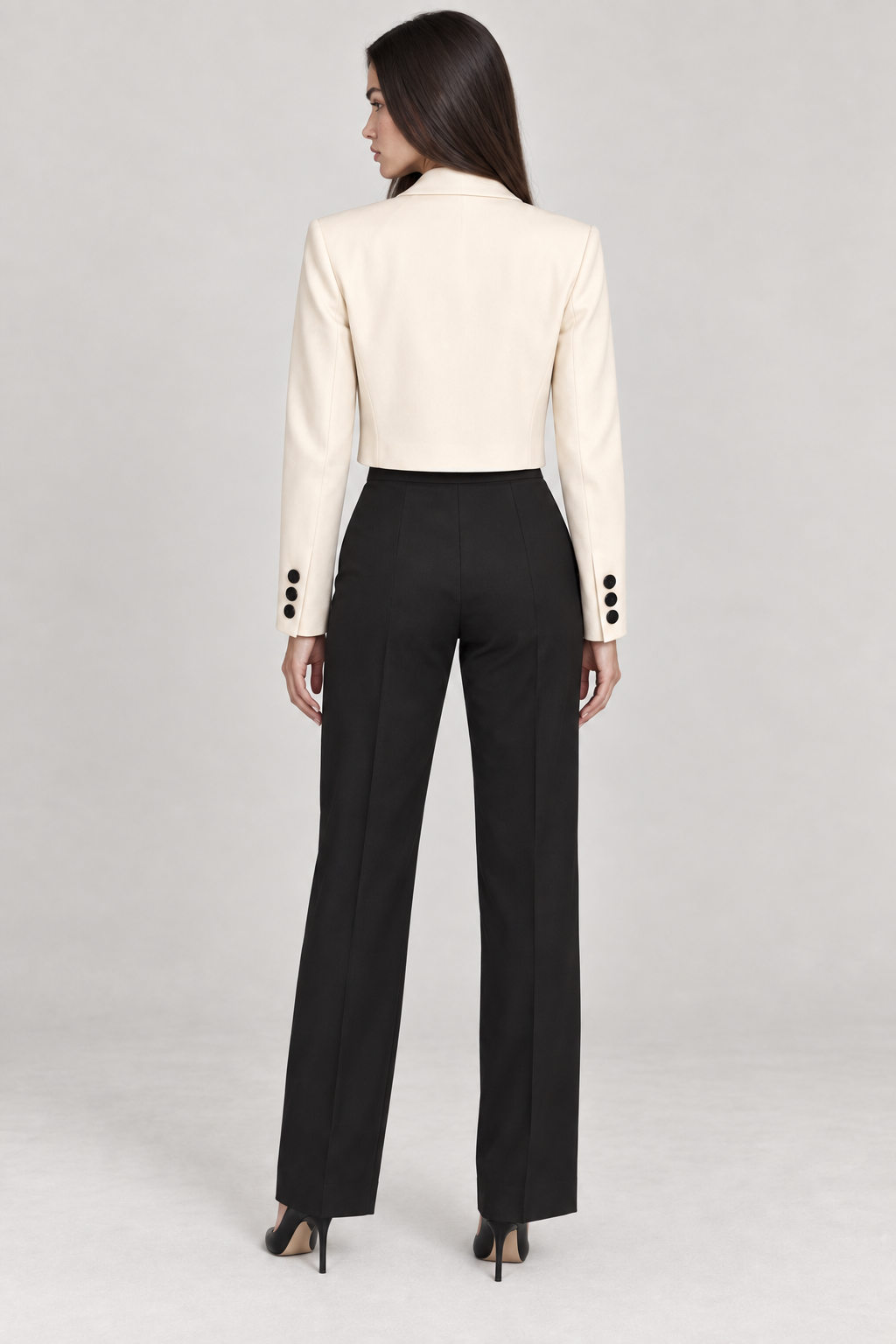 DIORA — blazer Bege, vista de costas com modelo