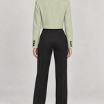DIORA — blazer Verde, vista de costas com modelo