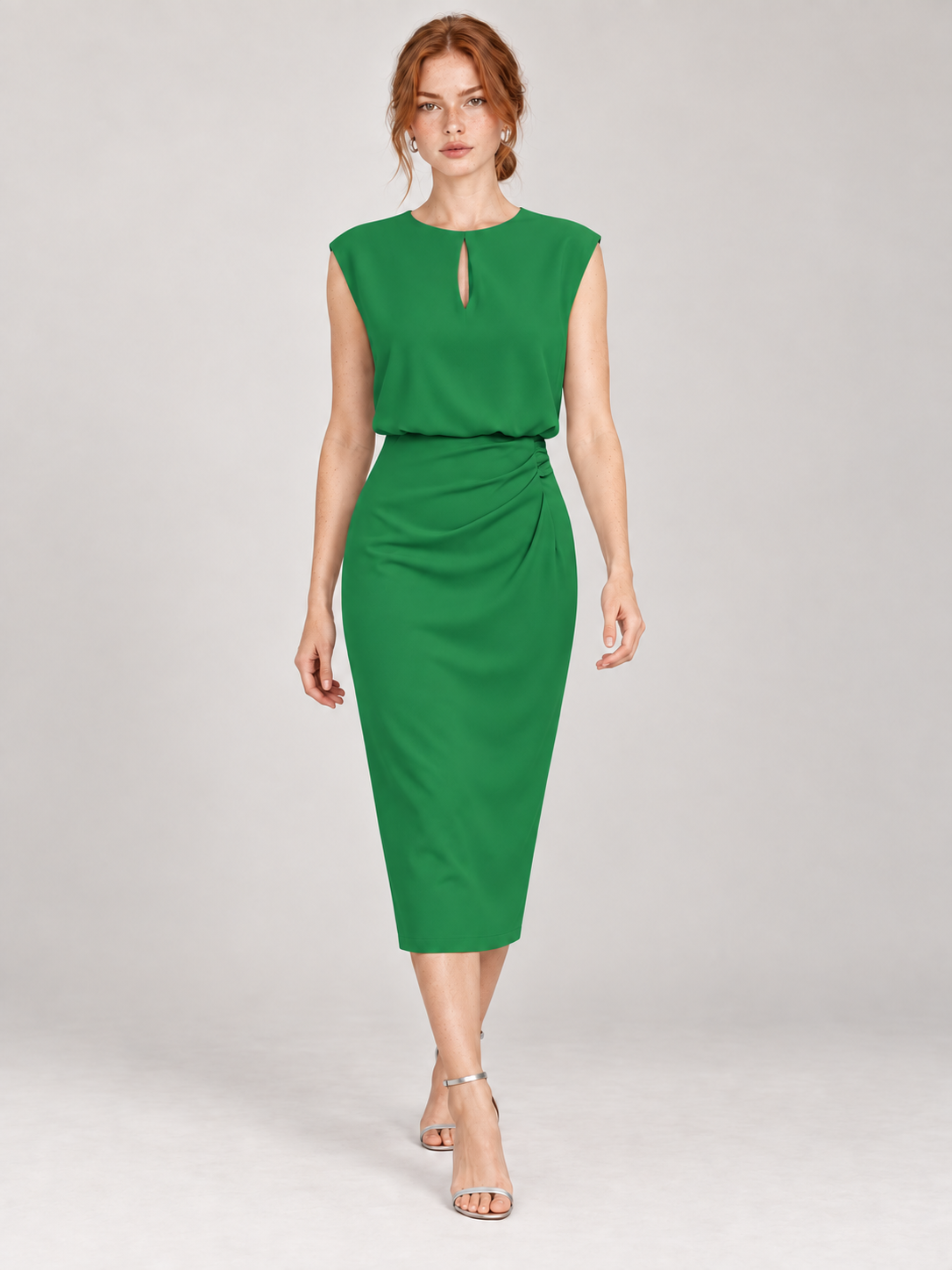 ELVIRA — verde, com modelo em estúdio