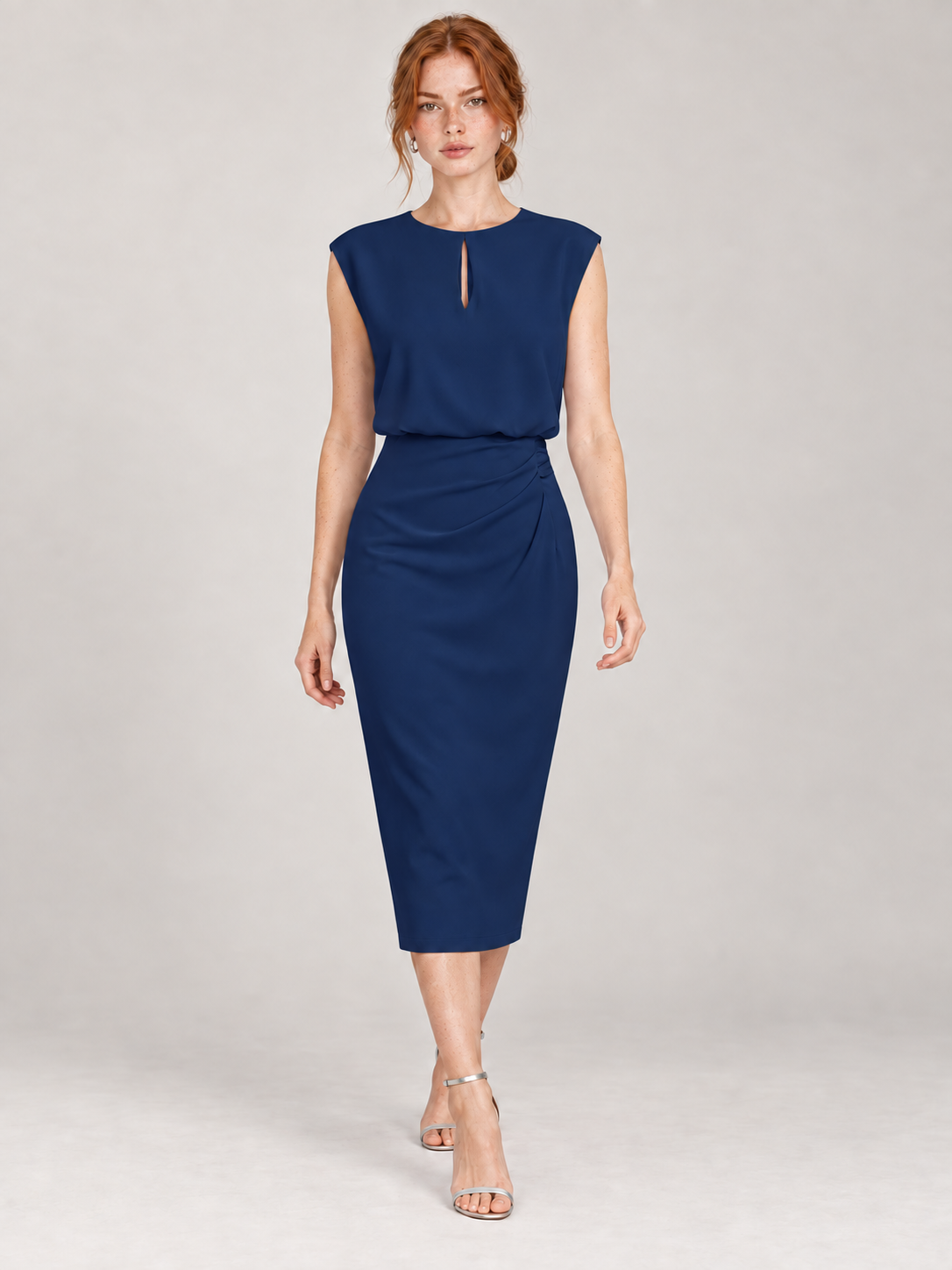 ELVIRA — vestido azul-marinho, corpo inteiro com modelo