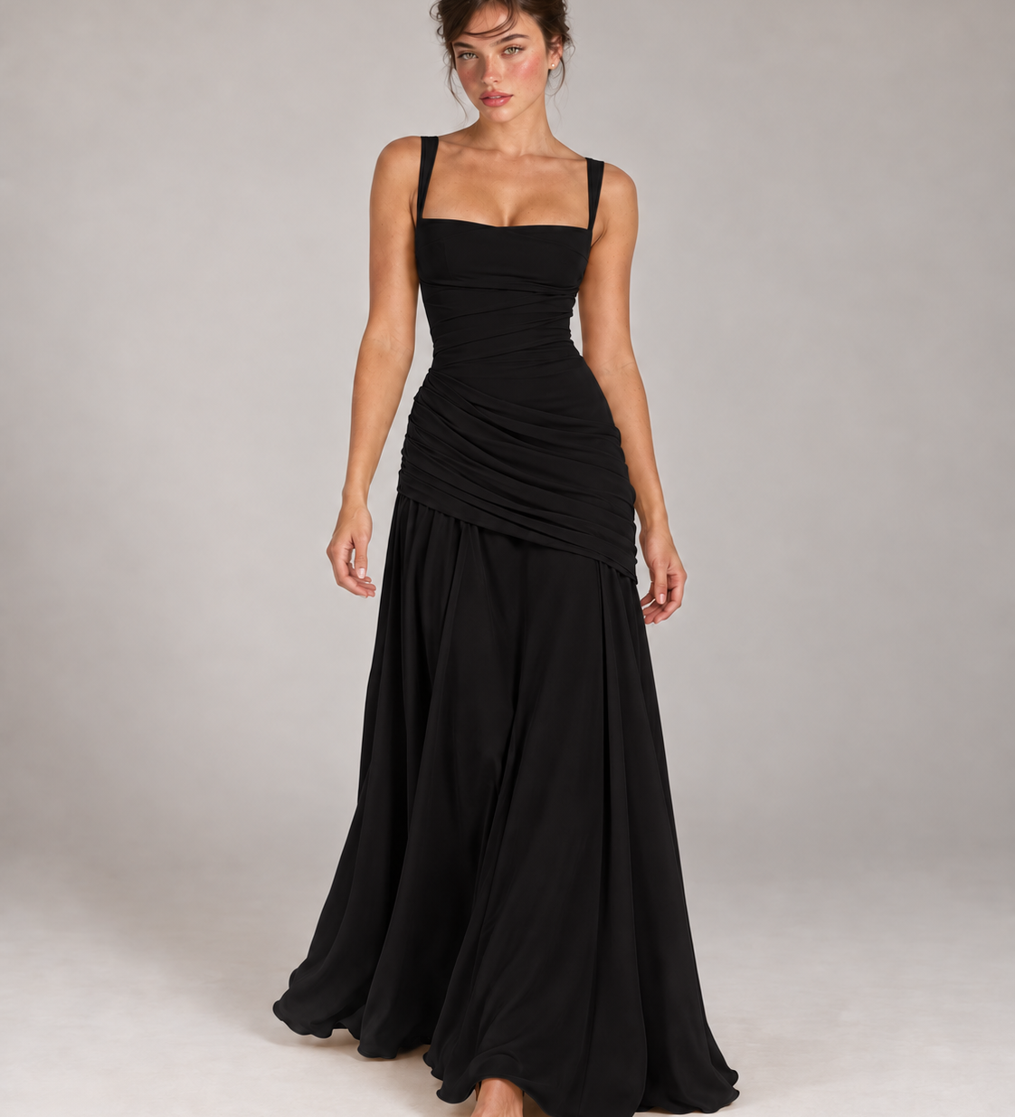 ENIE — preto, corpo inteiro com modelo