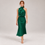FLAVIA com modelo — Verde escuro — corpo inteiro