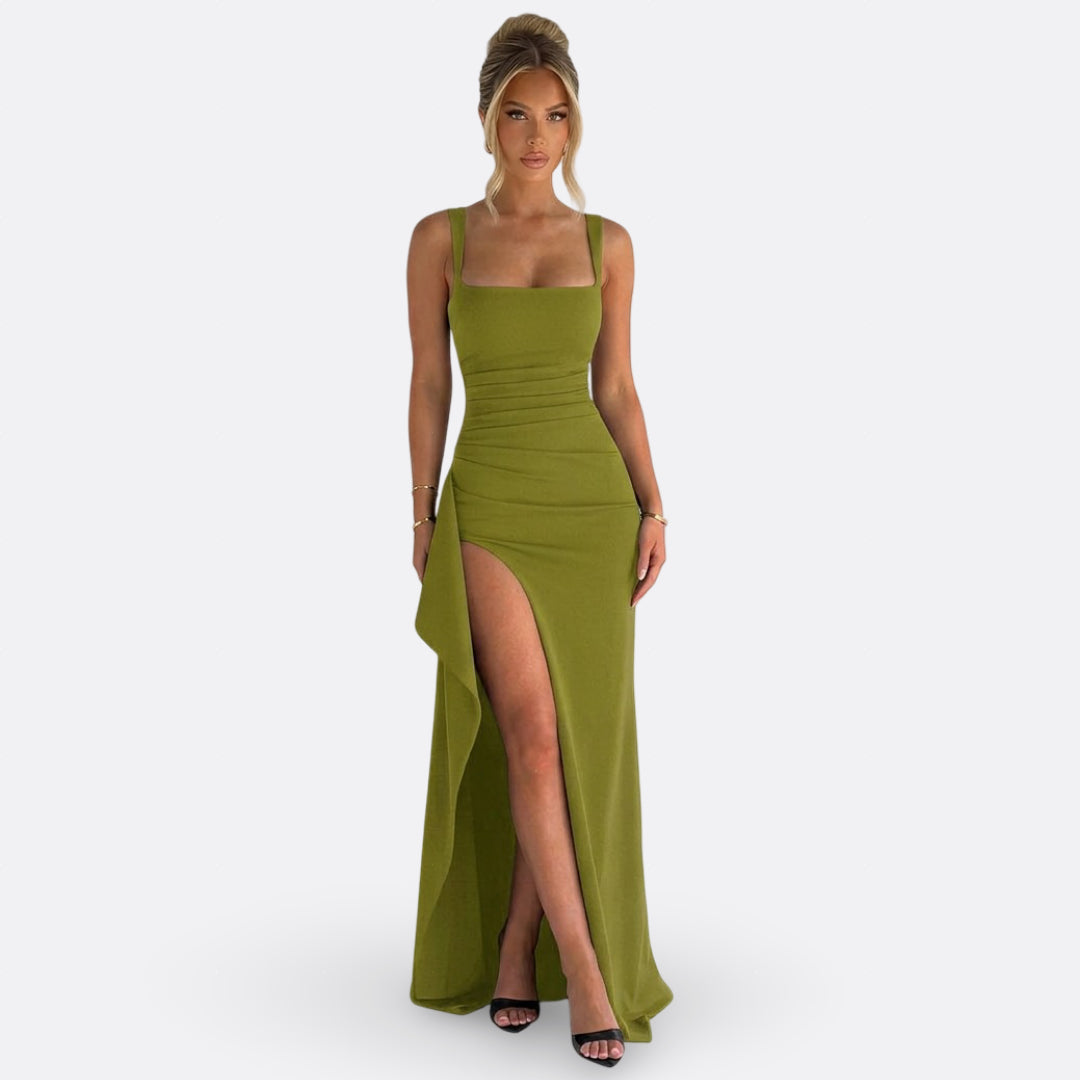 Vestido maxi verde oliva com alças finas, decote quadrado e fenda alta frontal
