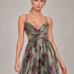 GISELLE vestido longo floral com modelo — 05-verde-aproximada