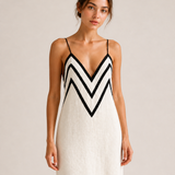Vestido longo INMA — detalhe do decote em V