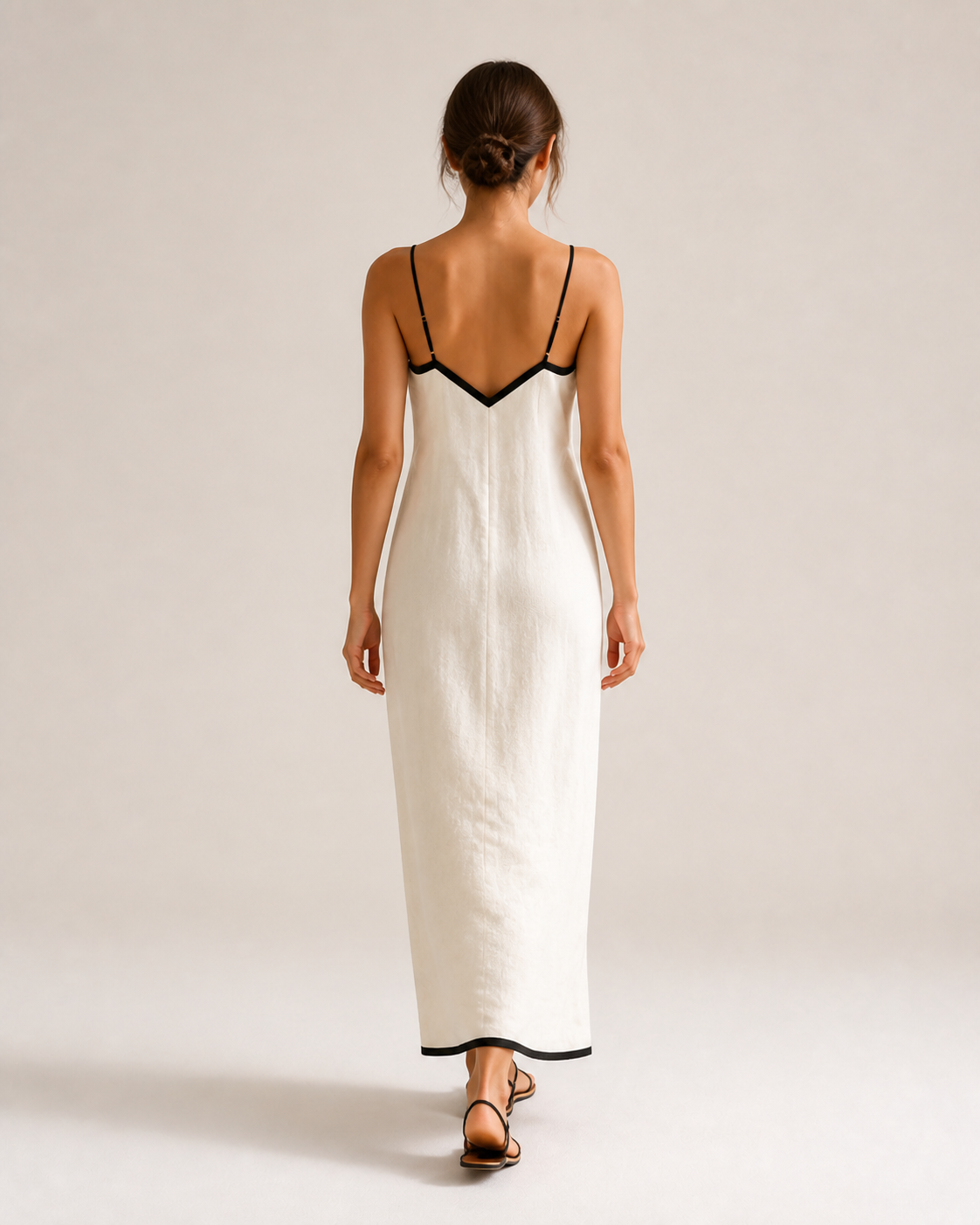 Vestido longo INMA — vista de costas na modelo