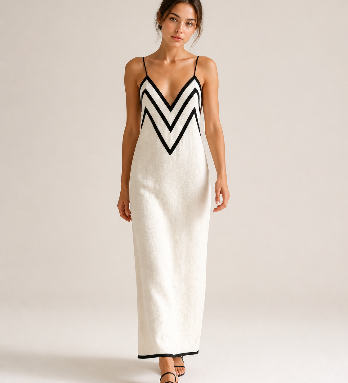 Vestido longo INMA em cru com detalhes pretos — vista principal