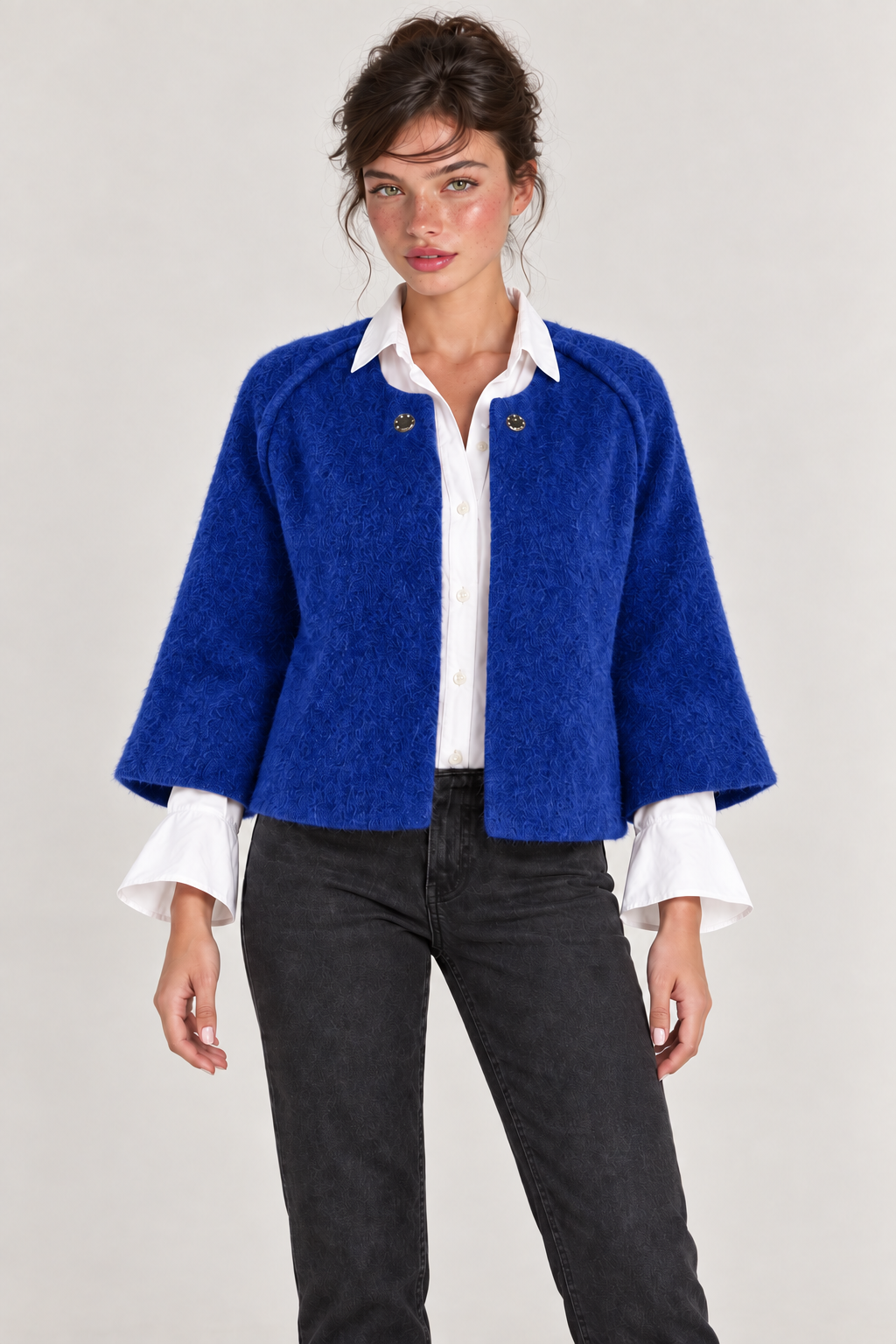JACINTA — casaco Azul, vista aproximada com modelo