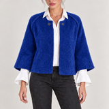 JACINTA — casaco Azul, vista aproximada com modelo