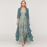 MAR — vestido floral e casaco azul, corpo inteiro com modelo