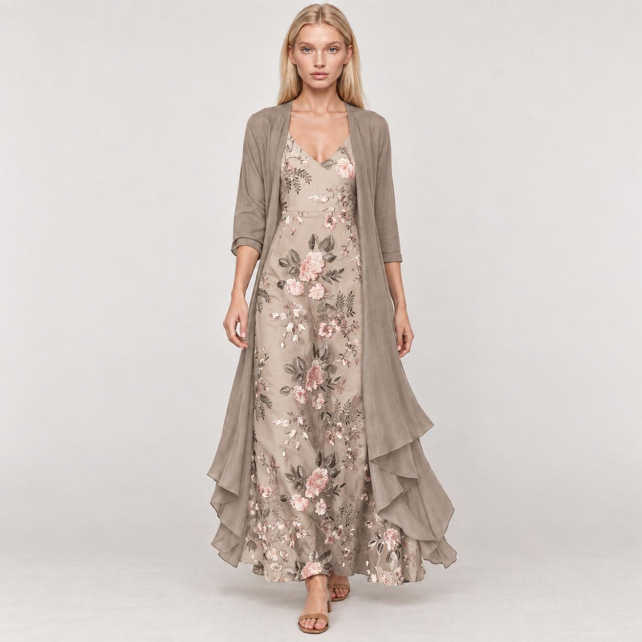 MAR — vestido floral e casaco bege, corpo inteiro com modelo