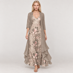 MAR — vestido floral e casaco bege, corpo inteiro com modelo