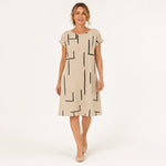 MILOU vestido bege com linhas abstratas — vista frontal