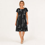 MILOU vestido preto com linhas abstratas — vista frontal