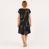 MILOU vestido preto com linhas abstratas — vista traseira