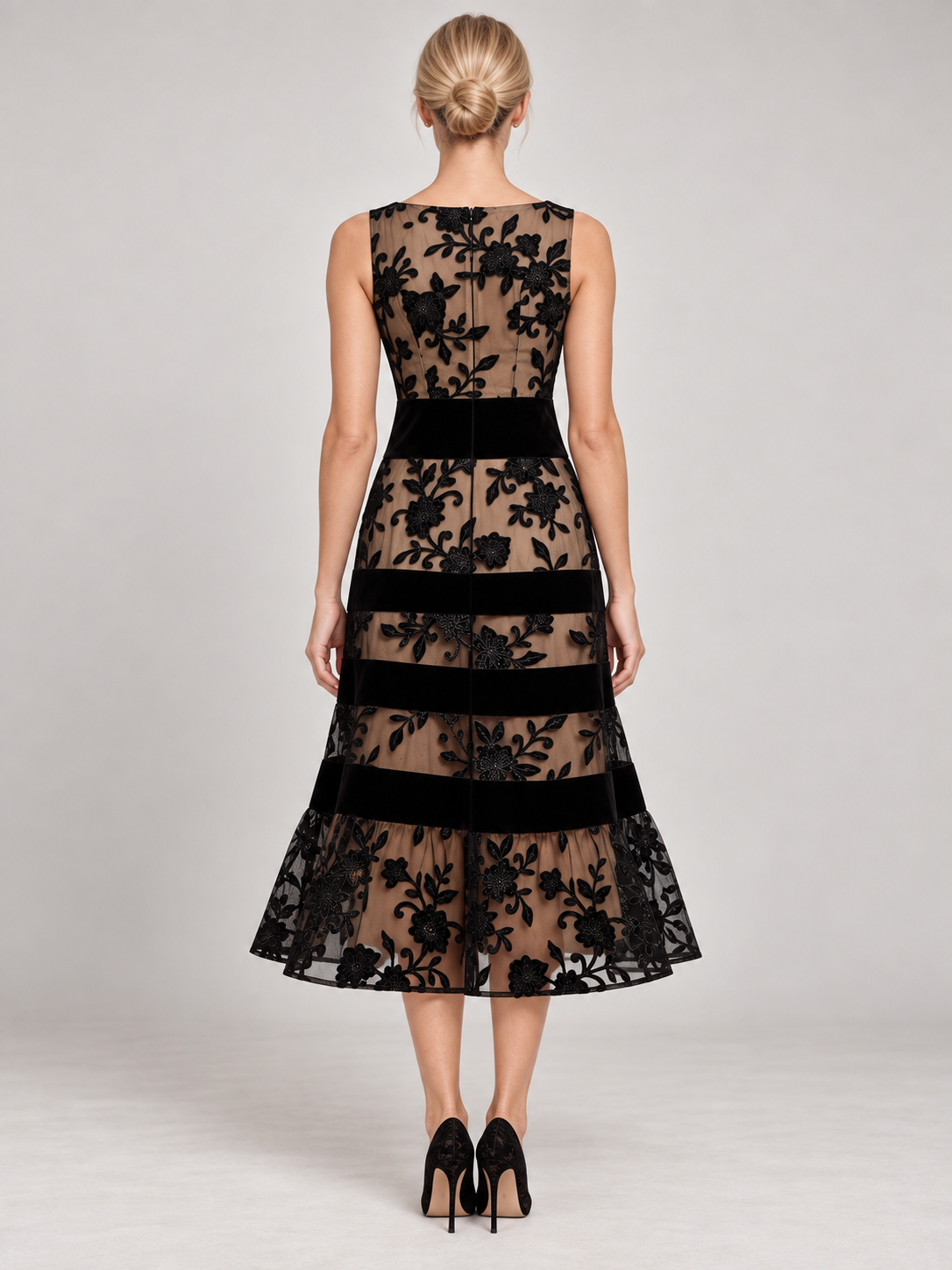 ODETE vestido midi bordado — negro costas com modelo