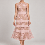 ODETE vestido midi bordado — rosa principal com modelo